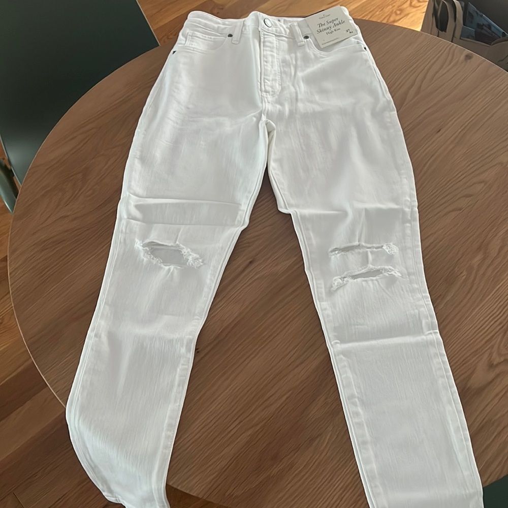 Abercrombie super skinny high rise white jeans, size 27 regular
